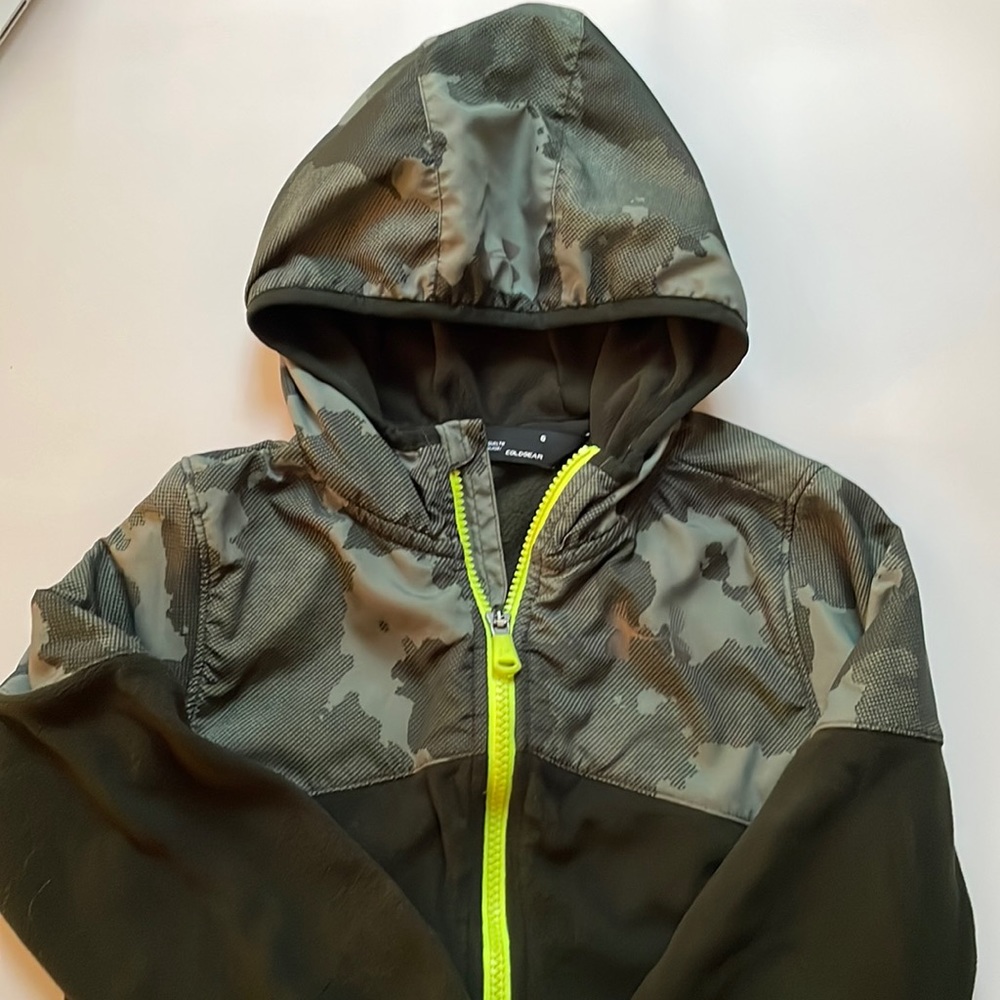 UNDER ARMOUR Hooded Fleece Camo Jacket Size 6